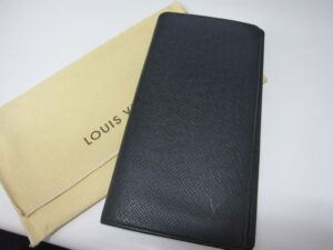LV ヴィトン タイガ ポルトフォイユブラザ