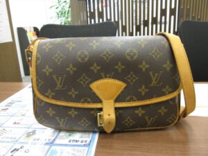 LV ヴィトン モノグラム ソミュール