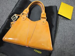 FENDI フェンディ エナメルハンドバッグ