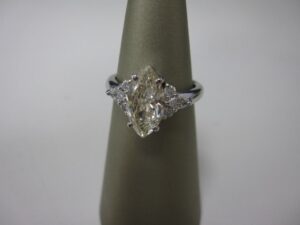 Pt900刻印 マーキスダイヤリング